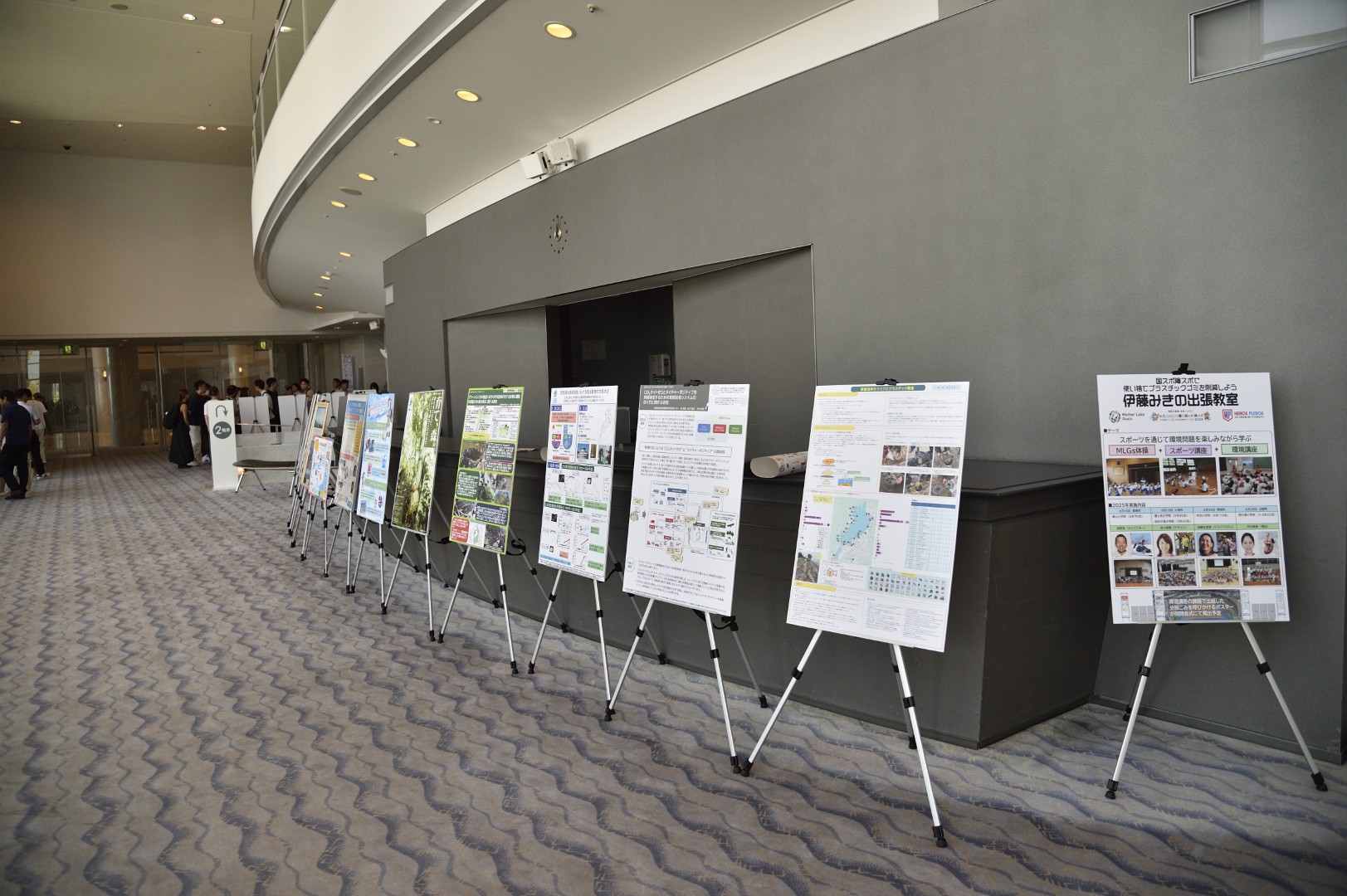 展示台・パネル装飾